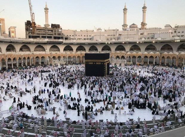 Quran Guides Pilgrims During Umrah